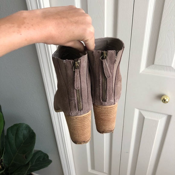 Urban Outfitters wood block suede ankle booties - Picture 3 of 8